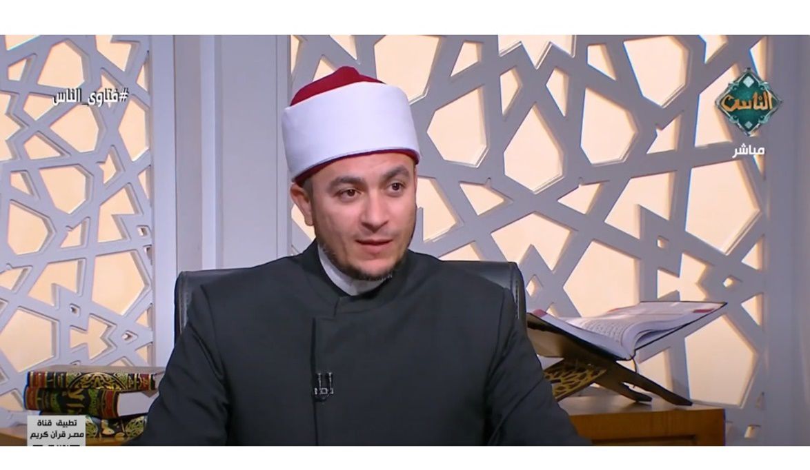 هل يجوز دفن النساء والرجال في قبر واحد؟.. أمين الفتوى يجيب
