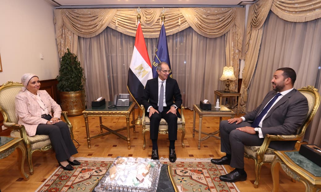 عمرو طلعت وزير الاتصالات وتكنولوجيا المعلومات
