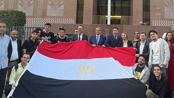 الرئيس المؤسس للجامعة الألمانية بالقاهرة يحث أوائل الثانوية العامة على عدم الاكتفاء بالتميز