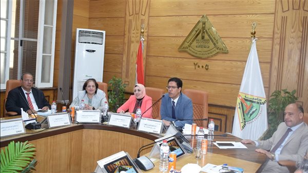 رئيس جامعة بنها يستعرض الاستعدادات النهائية للعام الدراسي الجديد