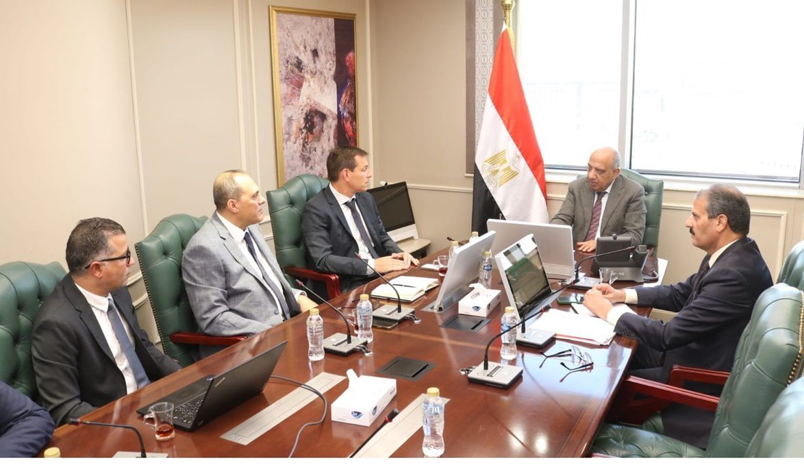 وزير الكهرباء يبحث مع “شنايدر إليكتريك” مستجدات مبادرة كفاءة الطاقة في المصانع