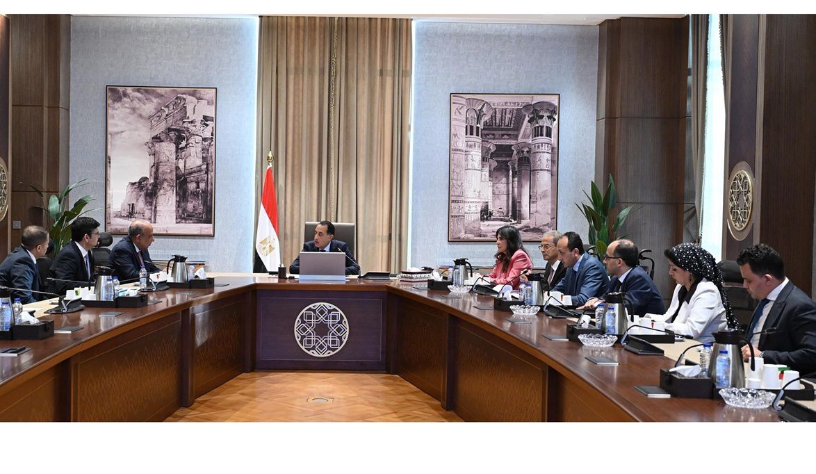 رئيس الوزراء يلتقي مسئولي شركة سيمنز الألمانية لبحث سُبل تعزيز التعاون المشترك