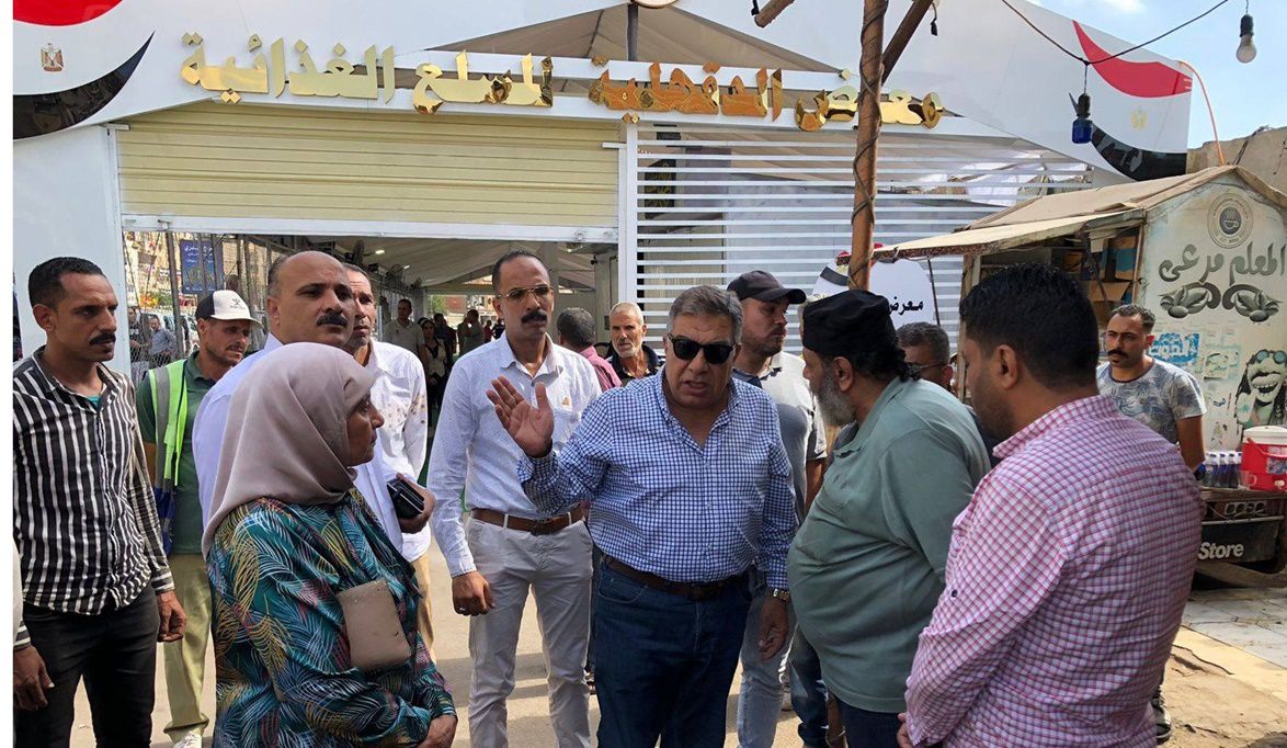 محافظ الدقهلية يتفقد المعرض الدائم للسلع الغذائية بشارع قناة السويس بالمنصورة