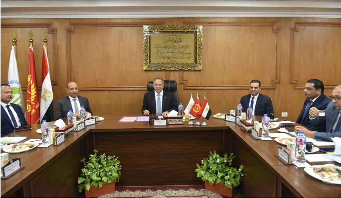 محافظ بورسعيد يترأس اجتماع مجلس إدارة المنطقة الحرة لمتابعة المشروعات
