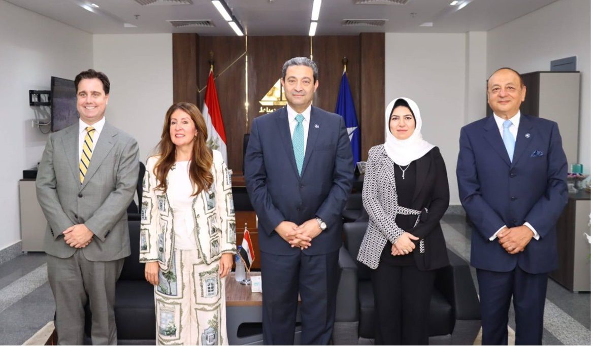محافظ دمياط يستقبل السفيرة الأمريكية ويبحثان تعزيز التعاون الاقتصادي والتنموي بين الجانبين