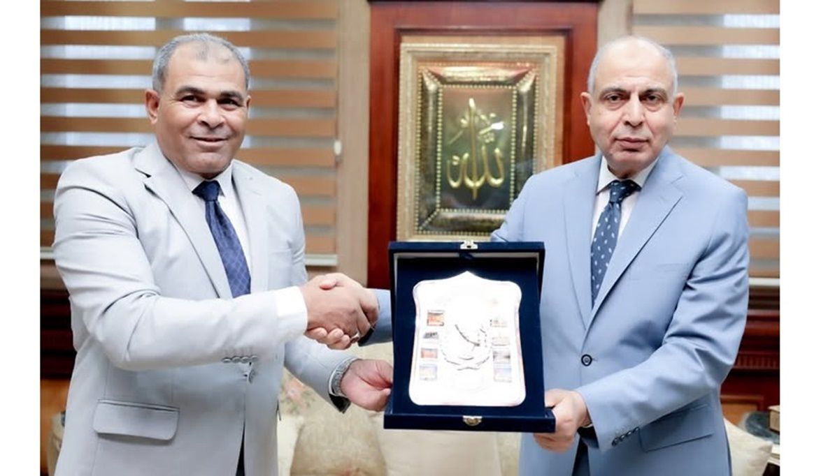 محافظ المنيا يُكرم وكيل وزارة التموين السابق تقديرًا لجهوده في مسيرة عمله