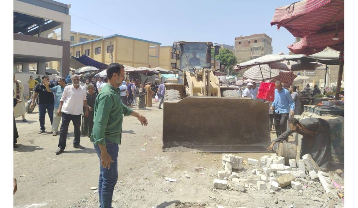 محافظ أسيوط: إخلاء سوق التحرير العشوائي بأبنوب لإنشاء سوق حضاري منظم