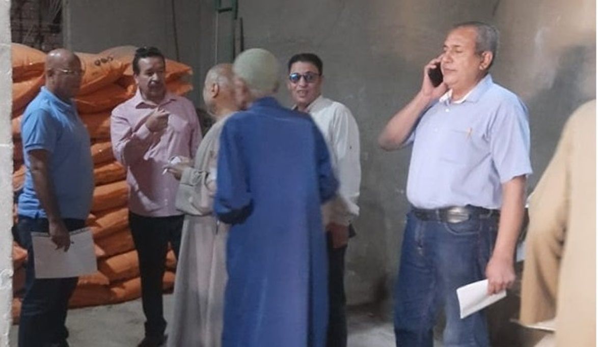 بالصور.. وكيل زراعة الجيزة يتابع سير العمل وصرف الأسمدة في كرداسة