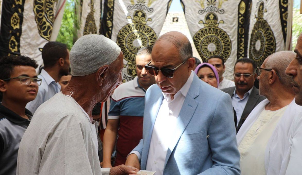 محافظ المنيا يعقد لقاءً جماهيريًا بمطاي ويستمع لمطالب الأهالي