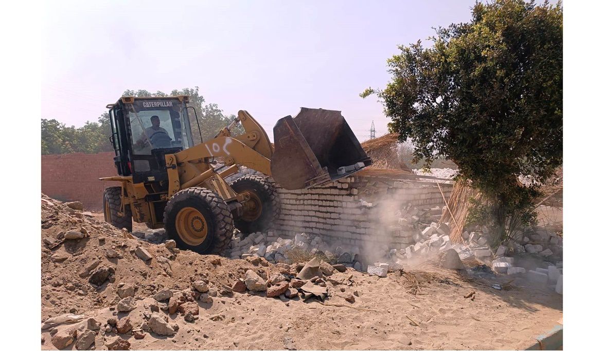 محافظ أسوان يوجه بتفتيش مفاجئ لضبط الأداء في إدفو وتحسين خدمات المواطنين