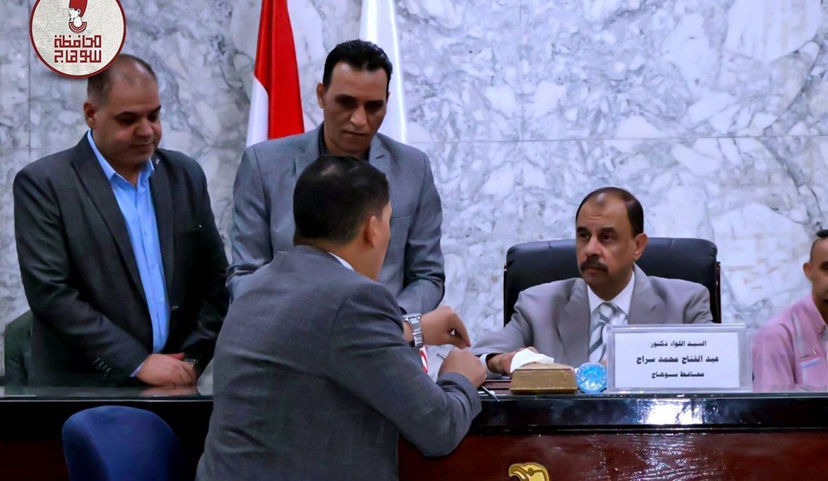 محافظ سوهاج يعقد اللقاء الجماهيري الأسبوعي لمتابعة شكاوى وطلبات المواطنين