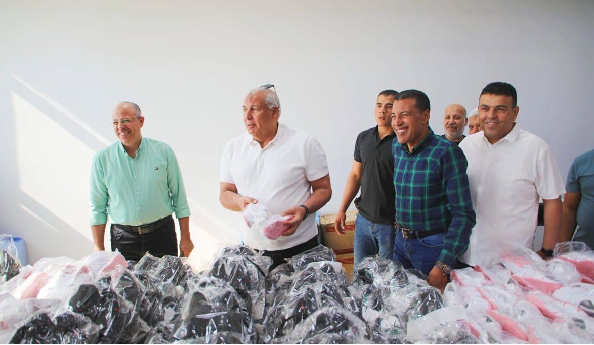 بالتعاون مع بيت الزكاة.. محافظ الوادي الجديد يطلق معرض المستلزمات المدرسية
