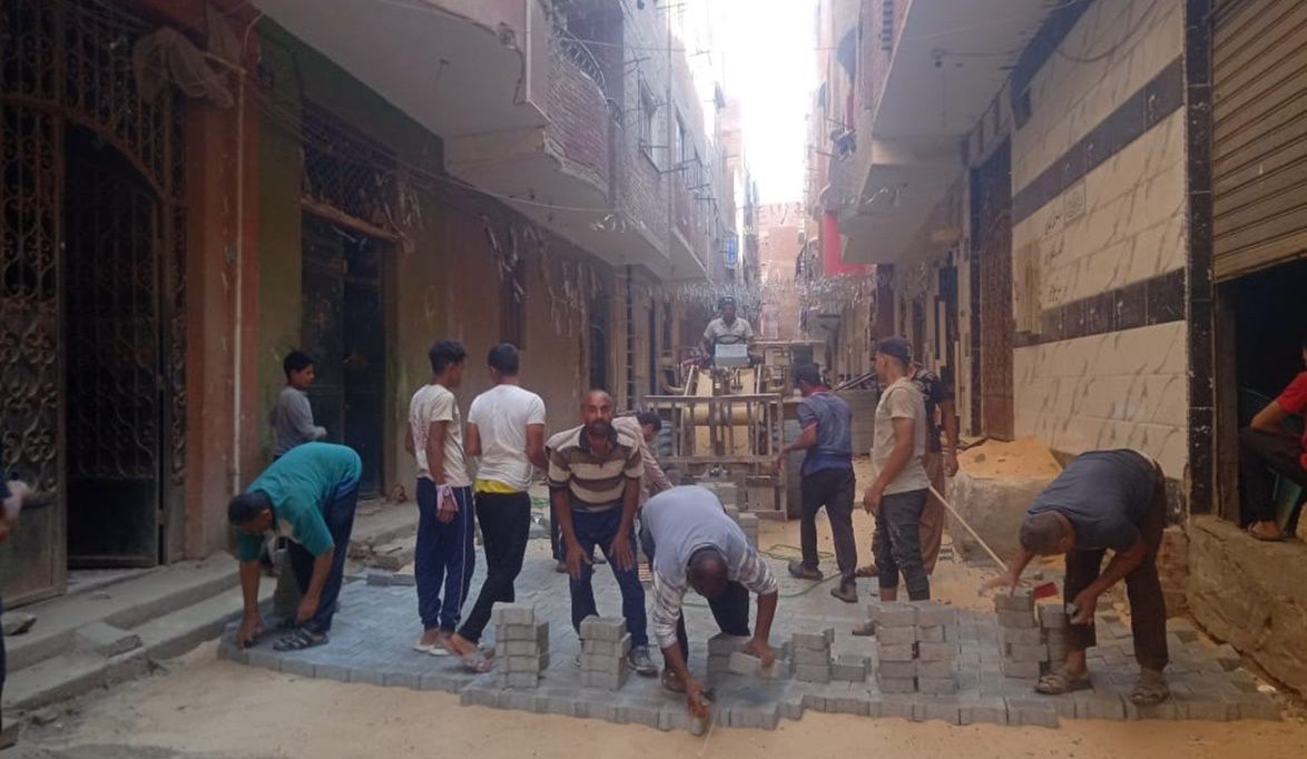 محافظ الجيزة: بدء أعمال رصف وتطوير  ٧٠ شارعًا بمنطقة الكونيسة والعروبة