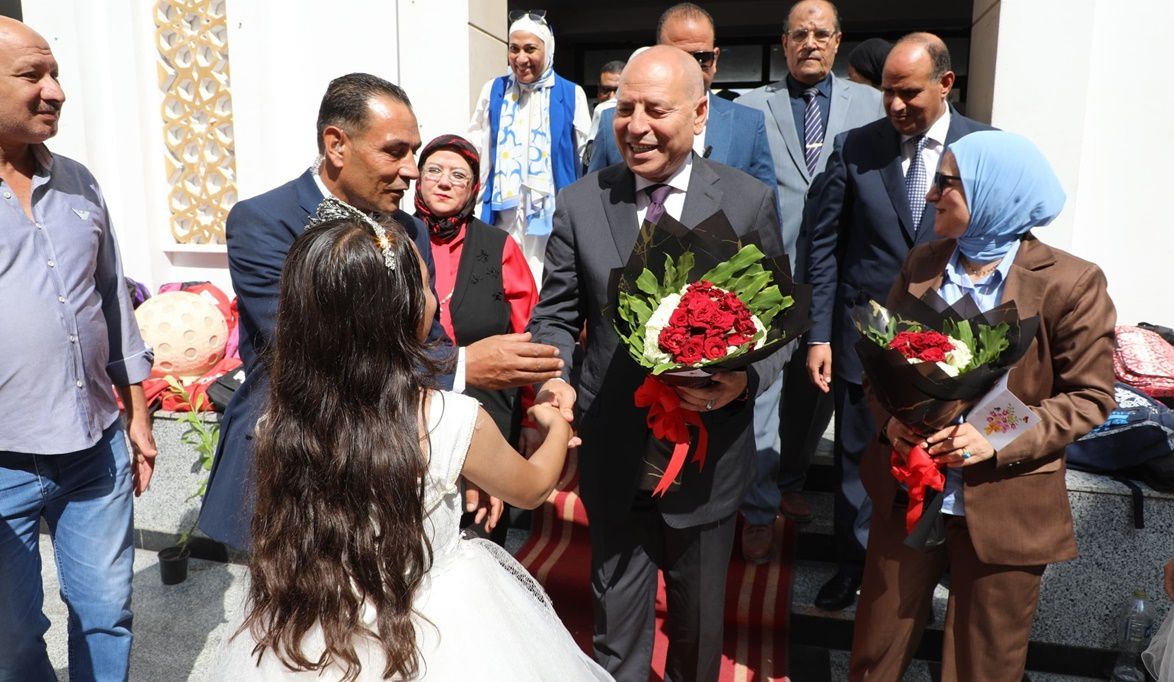 محافظ القاهرة يفتتح المعرض الخيري السنوي لدعم الطلاب غير القادرين بمدينة نصر
