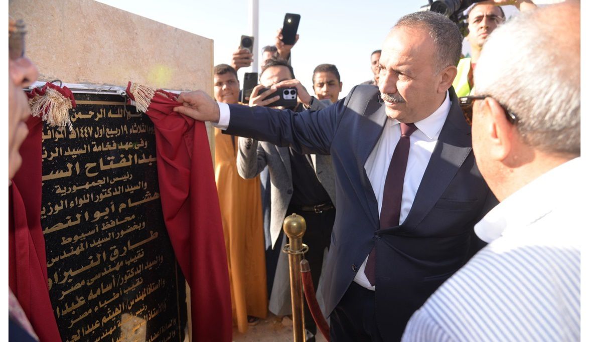 محافظ أسيوط يضع حجر أساس أول مجمع سكني لنقابتي الأطباء والمهندسين