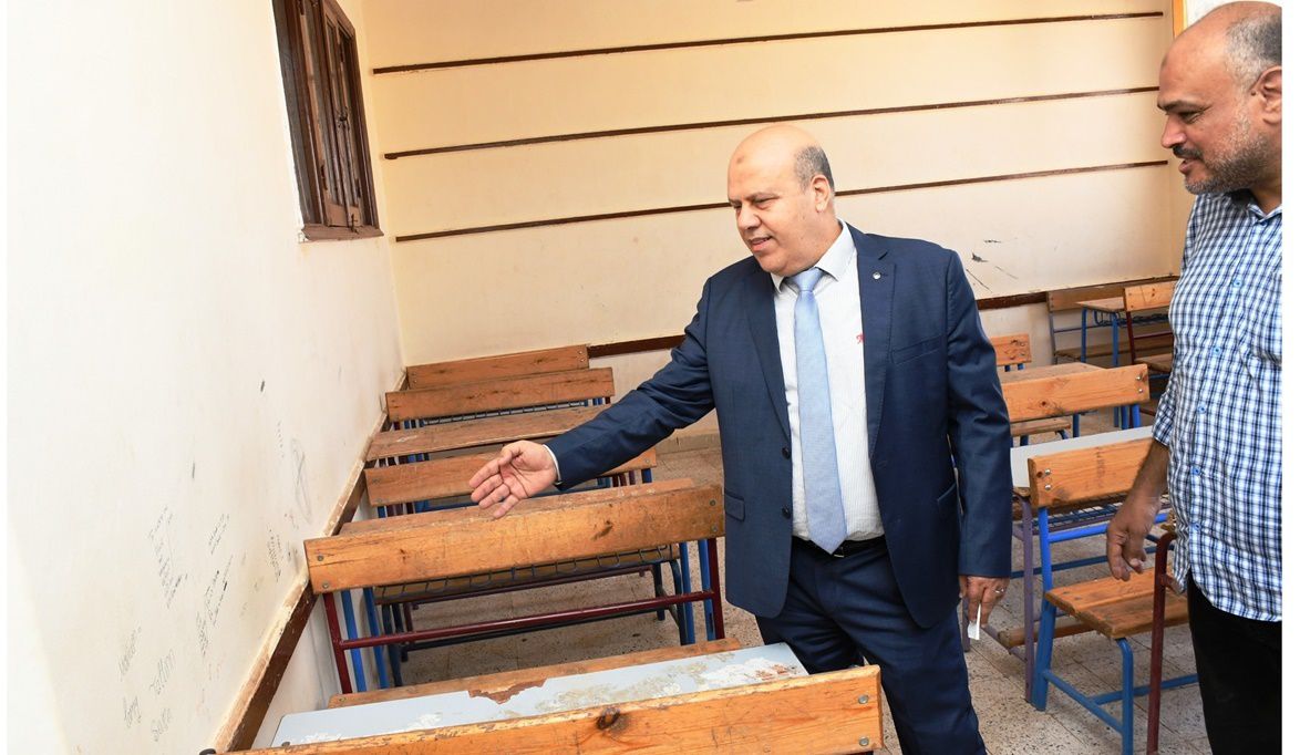 محافظ أسوان يكلف السكرتير العام بمتابعة جاهزية مدرسة الشهيد عمرو فريد للغات