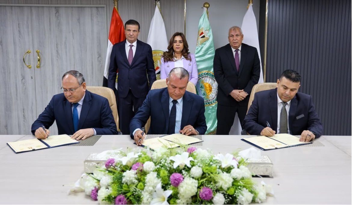 وزيرا الزراعة والتنمية المحلية ومحافظ الوادي الجديد يشهدون توقيع بروتوكول لإنشاء أول مركز متكامل
