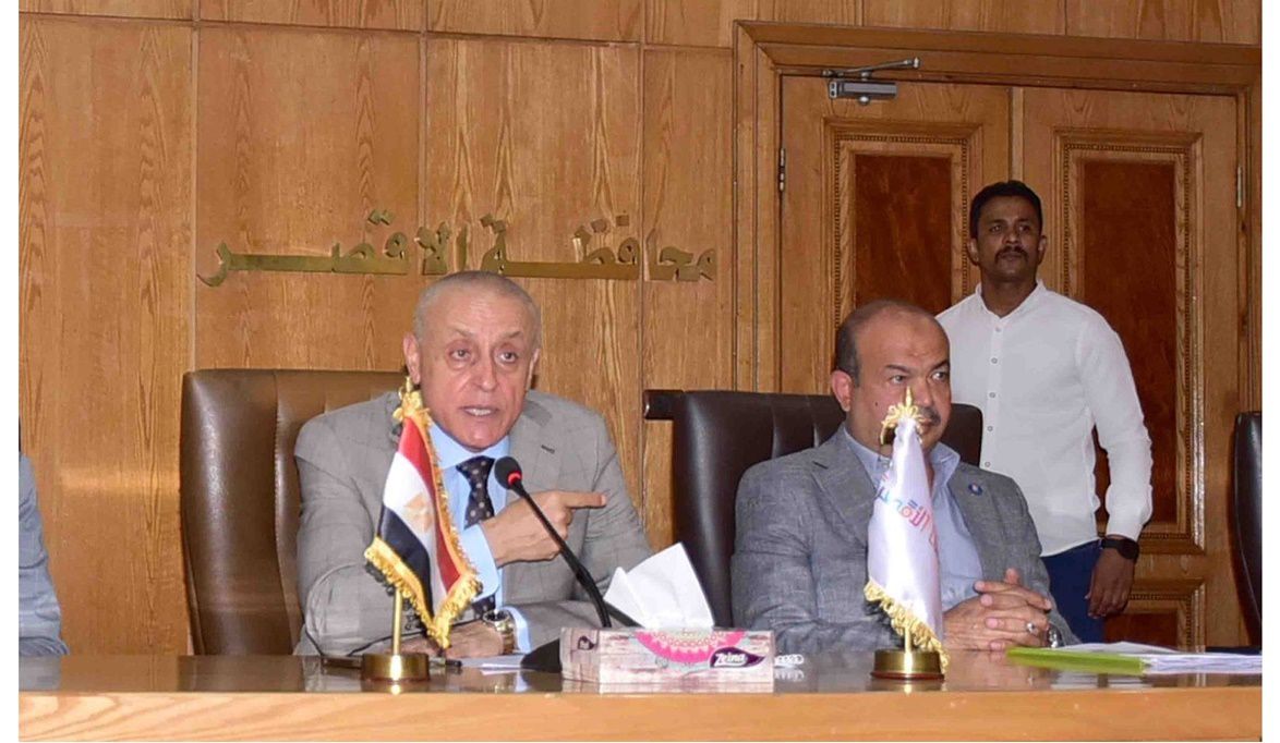 محافظ الأقصر يترأس اجتماع الاستعداد لتجربة صقر 162 لمواجهة الكوارث يناير 2026