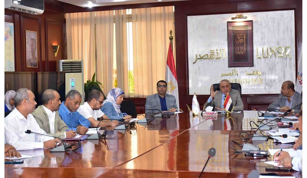 محافظ الأقصر يتابع تقنين أراضي الدولة ويشدد على مراجعة الملفات بدقة
