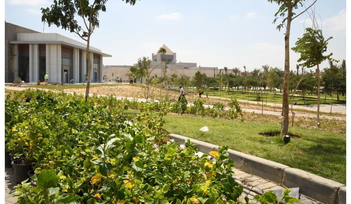وزير الإسكان يتفقد سير العمل بمشروع “حدائق تلال الفسطاط” بمصر القديمة ويوجه بسرعة الإنجاز
