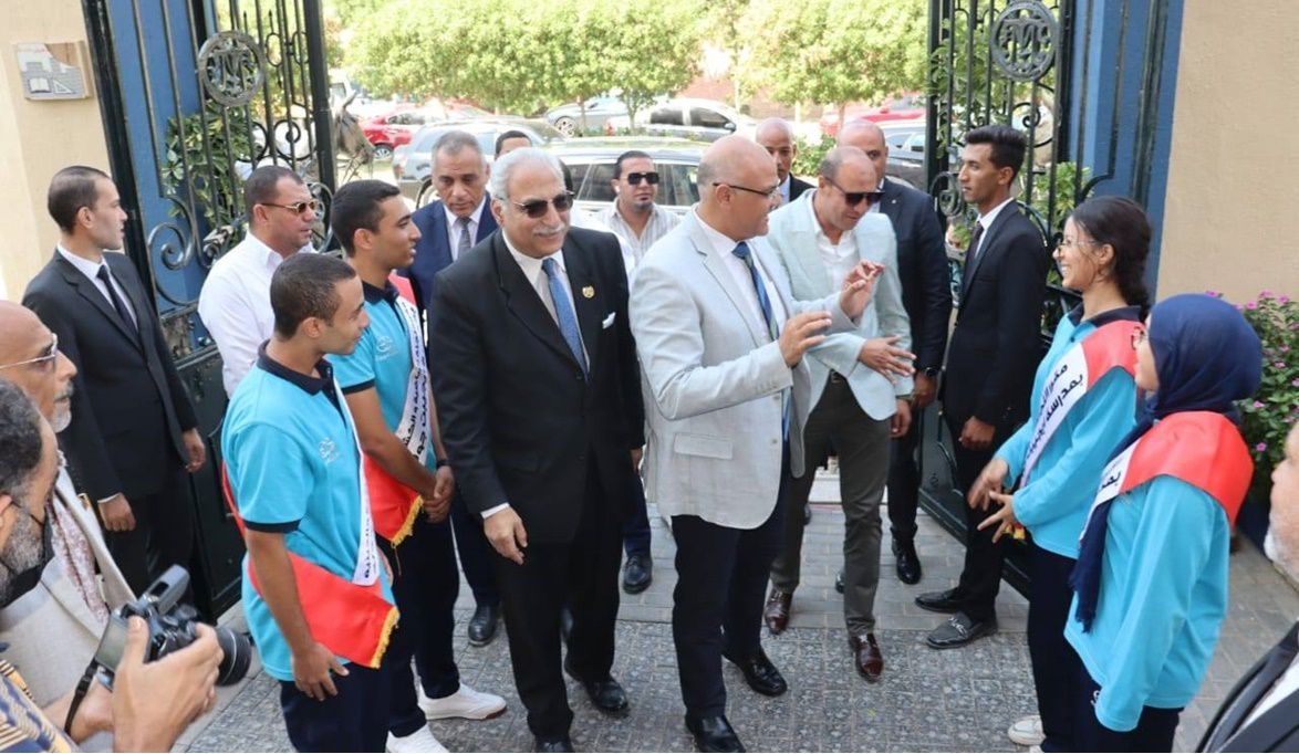 محافظ القليوبية يتفقد مدرسة إيجيبت جولد للتكنولوجيا التطبيقية بمدينة العبور