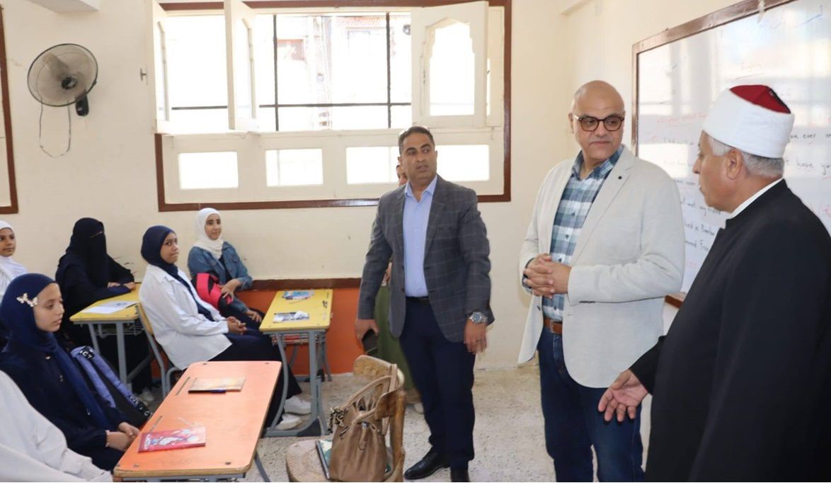 محافظ القليوبية يتفقد معاهد الأزهر ببنها ويؤكد: العلم والأخلاق معًا أساس الريادة
