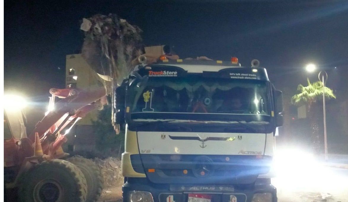 محافظ الجيزة: رفع ٢٠٠٠ طن مخلفات من أرض المطاحن بشارع فيصل