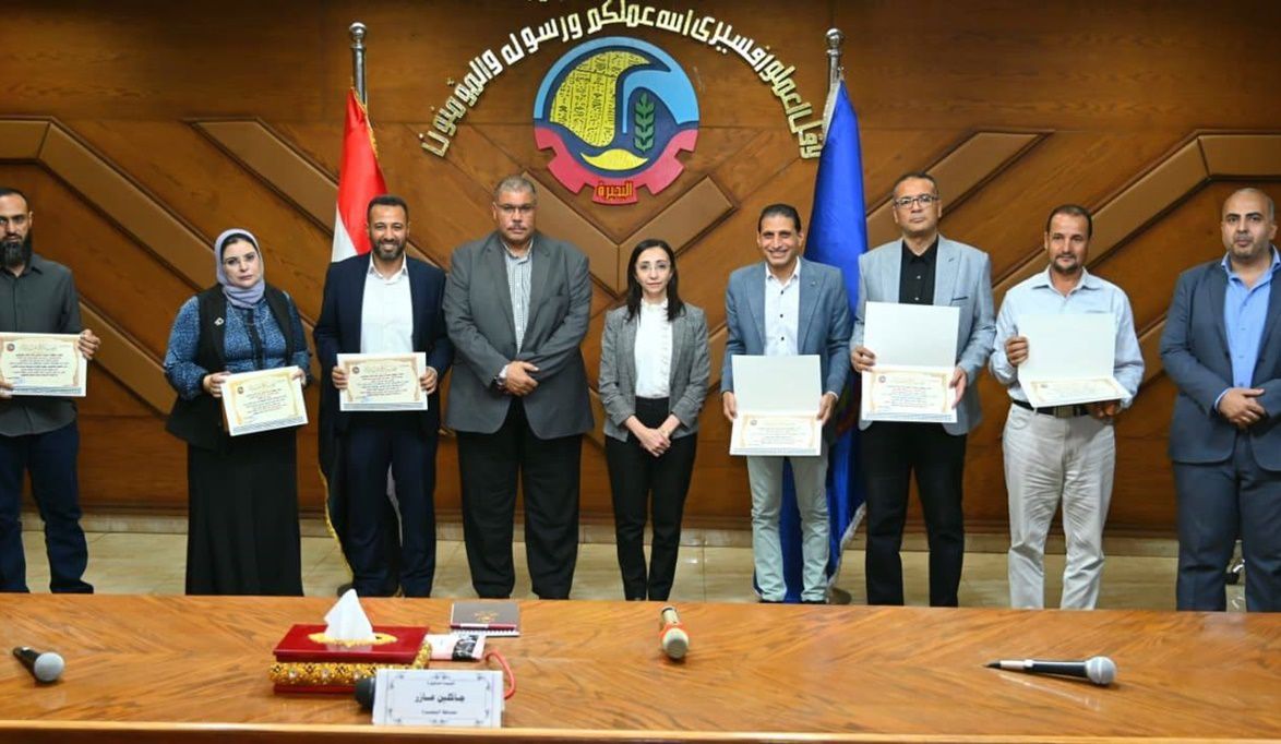 محافظ البحيرة تكرم القيادات المتميزة والحاصلين على المراكز الأولى في البرامج التدريبية بسقارة