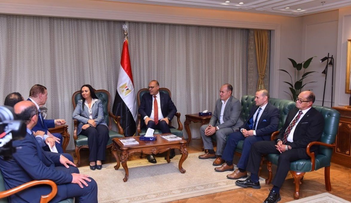 وزارة العمل والتضامن تتوصل لتسوية ودية مع شركة نايل لينين جروب بعد احتجاجات عمالية