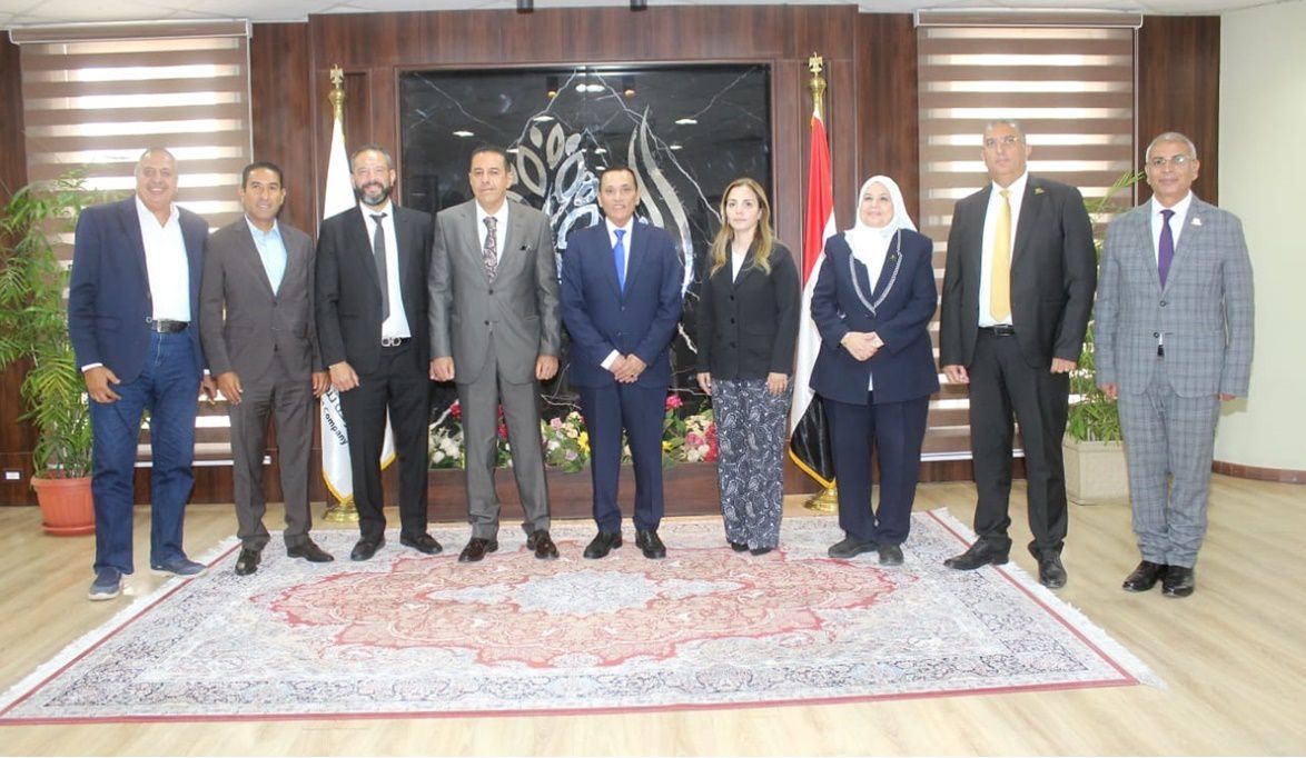 تنمية الريف المصري الجديد تتعاقد مع «جرين لاب» لتخصيص 10,844 فدانًا بالفرافرة لزراعة وتصنيع تمور المجدول