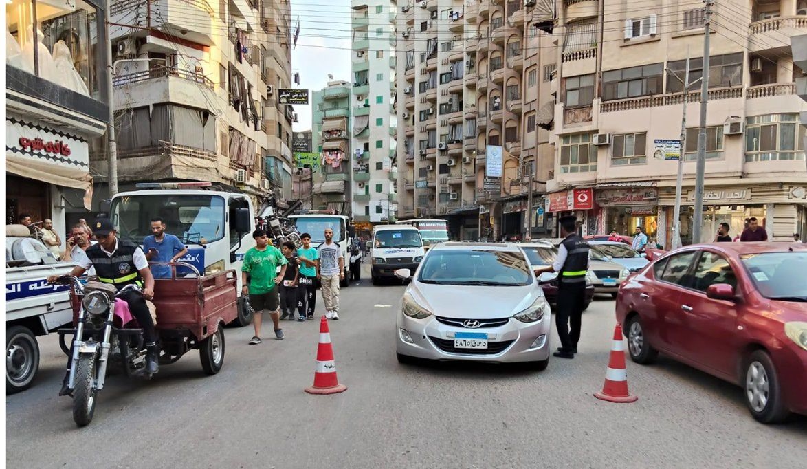 حملات مرورية مكثفة بالمنصورة لضبط مخالفات التاكسي والسرفيس والدراجات البخارية