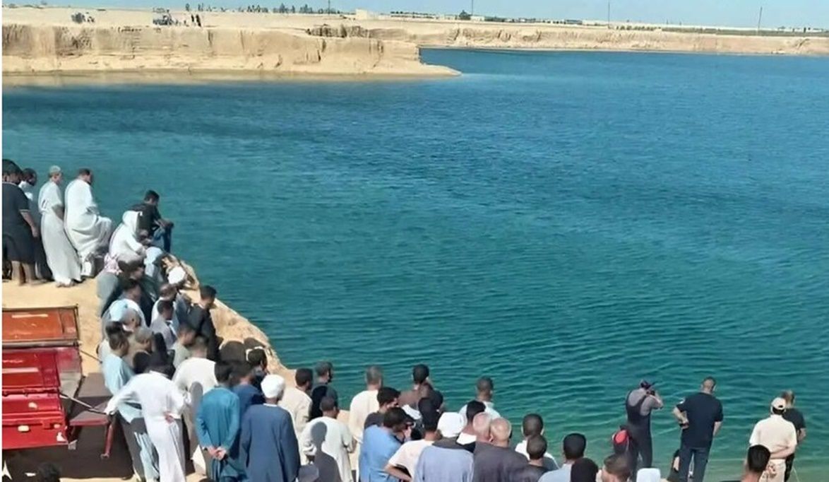 ظهور تجمع مائي طبيعي في صحراء البهنسا بالمنيا يثير جدلاً بين القلق وفرص الاستثمار
