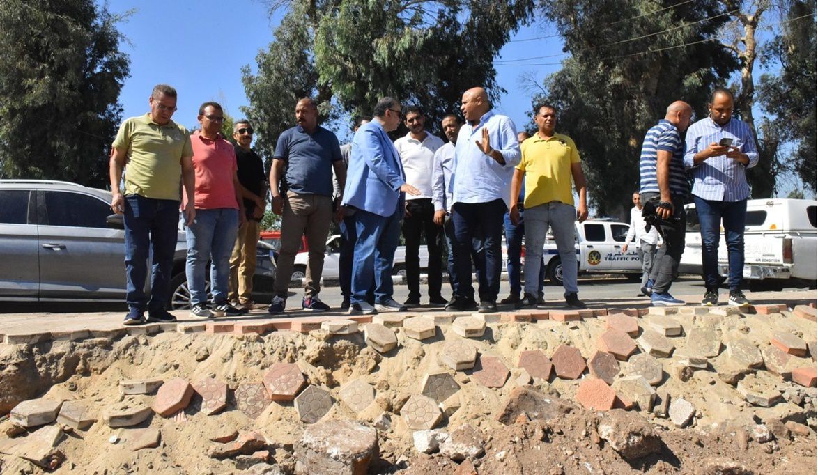 محافظ أسيوط يتفقد أعمال فتح محور مروري جديد بمنطقة سيد لتخفيف الزحام