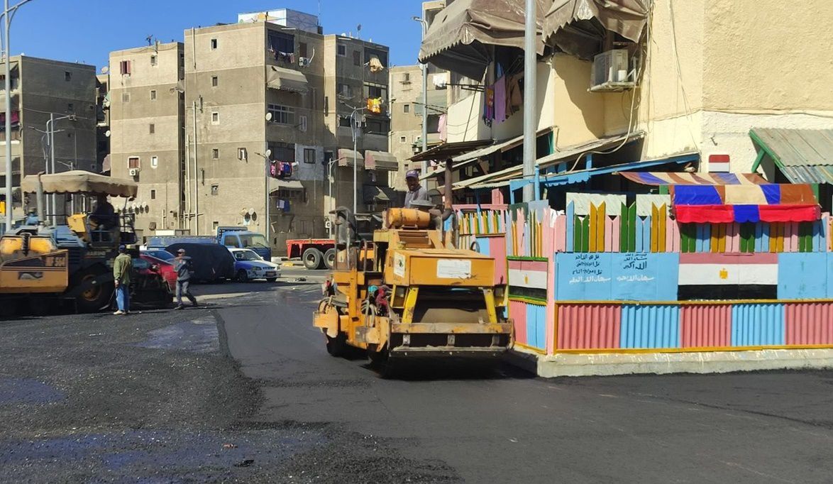 محافظ بورسعيد يتابع أعمال تطوير ورصف منطقة علي بن أبي طالب بالزهور