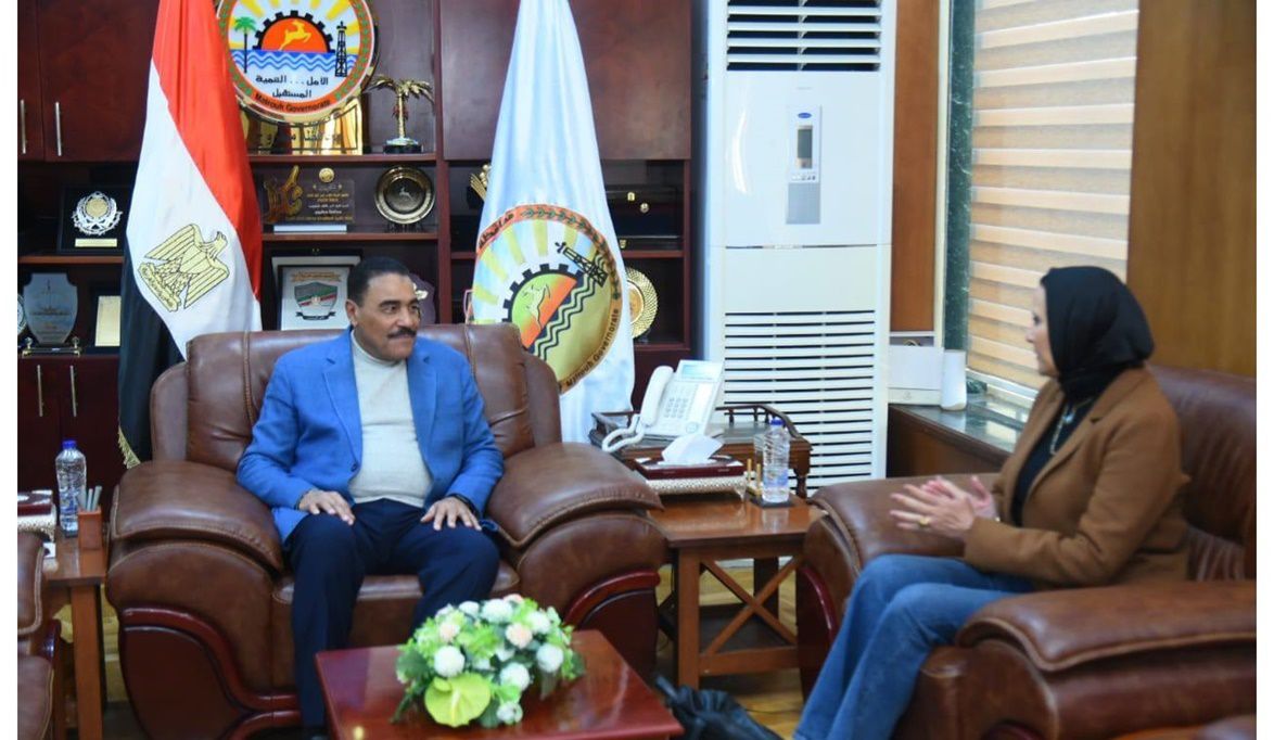 محافظ مطروح يشيد بجهود جمعية “أصول” في دعم الأسر بالرعاية بالمناطق الصحراوية