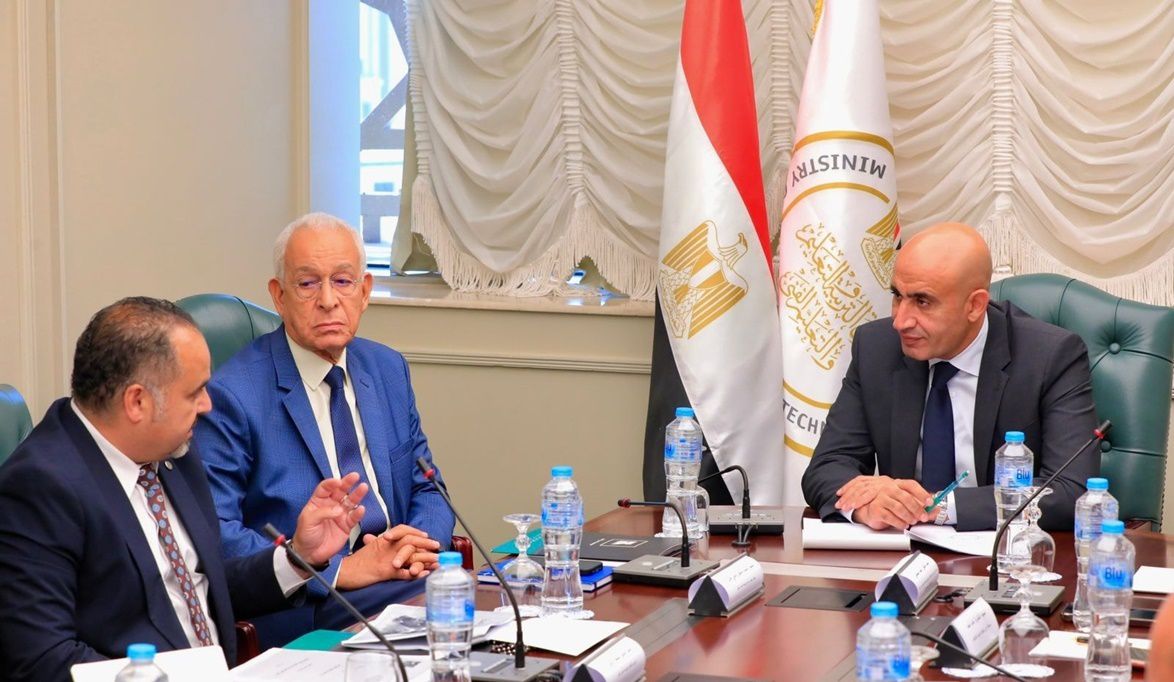 وزير التربية والتعليم يلتقي بوفد من مؤسسة “مصر الخير” للكشف عن ضعاف البصر بين طلاب المدارس