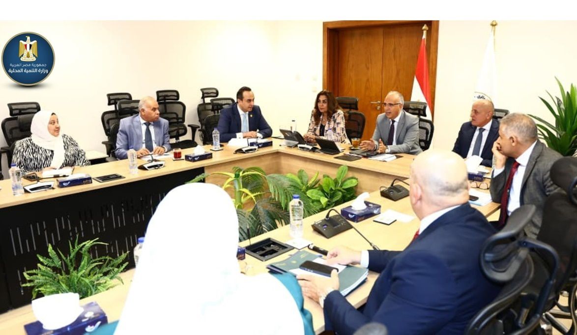وزير الموارد المائية يبحث الأعمال المقترحة على جانبي نهر النيل