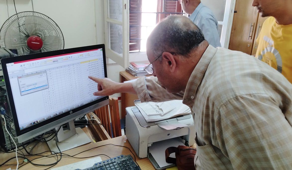 وكيل زراعة البحيرة يتابع الجمعيات الزراعية لحل شكاوى المزارعين بشأن صرف الأسمدة