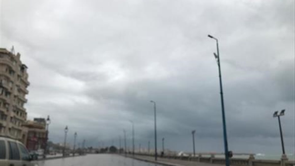 الطقس اليوم.. أجواء خريفية وتحذيرات من أمواج مرتفعة وسحب منخفضة