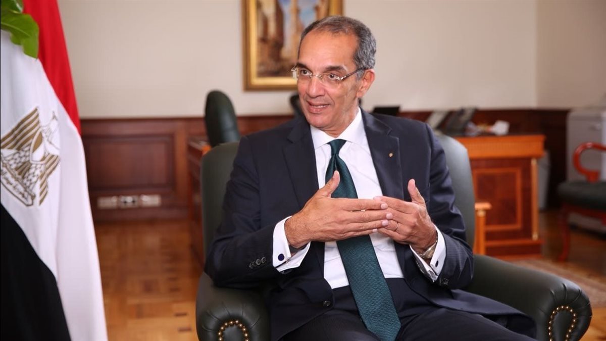 «طلعت» يفتتح عددا من المشروعات في مجال البريد والاتصالات بالأقصر