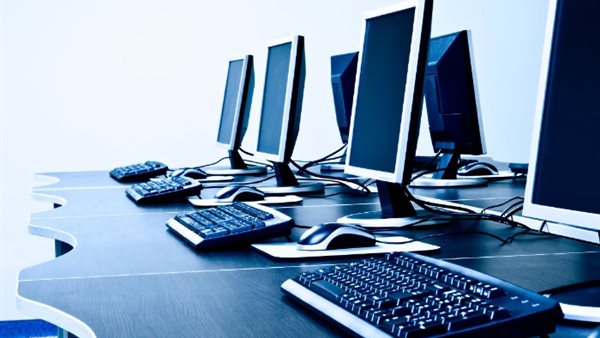 «التعليم» تحظر إلغاء معامل الحاسب الآلي أو تكليف معلميه بأعمال إدارية