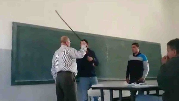 بأمر “التعليم”.. إحالة أي معلم يستخدم عصا أو خرطوم في المدرسة للشئون القانونية