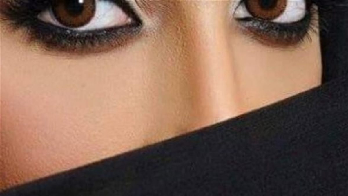 بيتفرج على الجيران من السطح