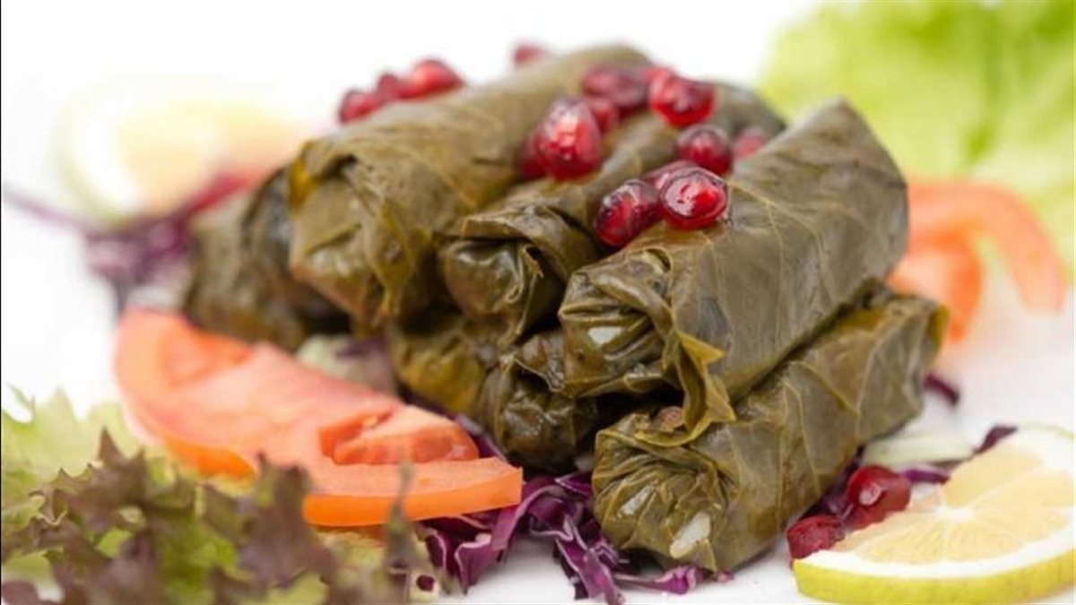 طريقة عمل ورق العنب بالرمان.. مزيج من الحموضة والحلاوة في طبق واحد