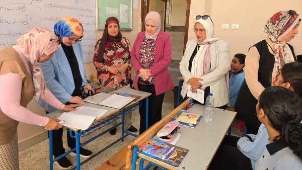 رئيس الإدارة المركزية للتعليم العام تتابع انتظام التقييمات بالمدارس