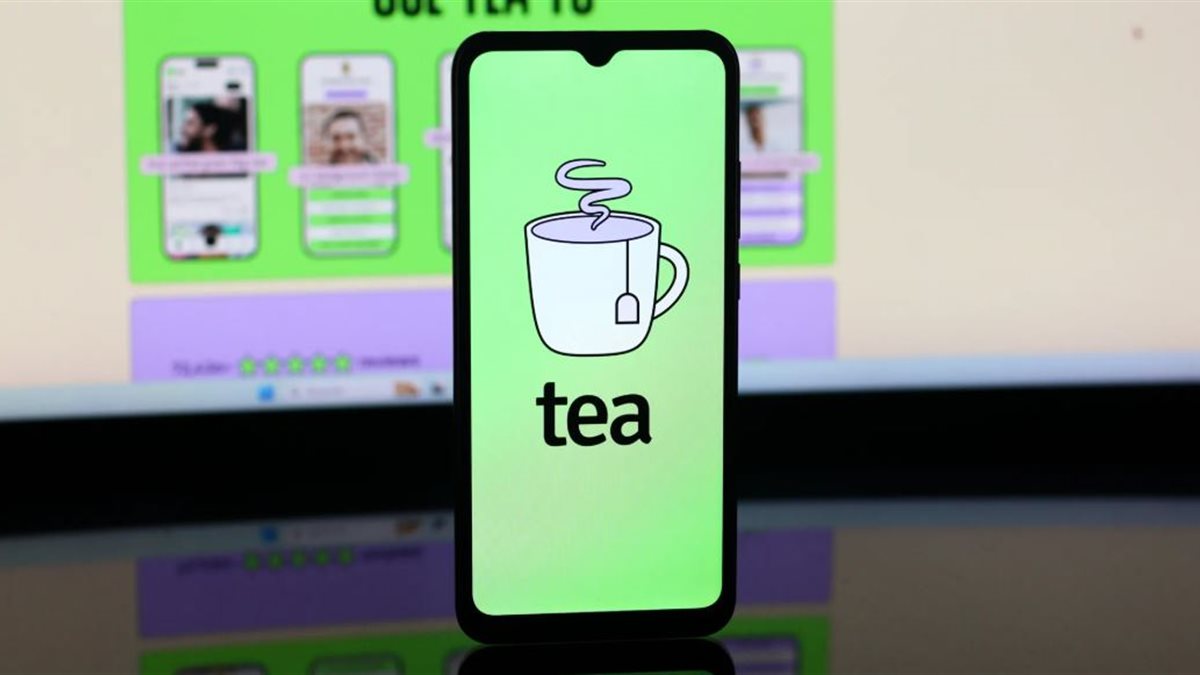 فضيحة بيانات جديدة.. آبل تقرر حذف تطبيقين شهيرين بعد تسريبات ضخمة