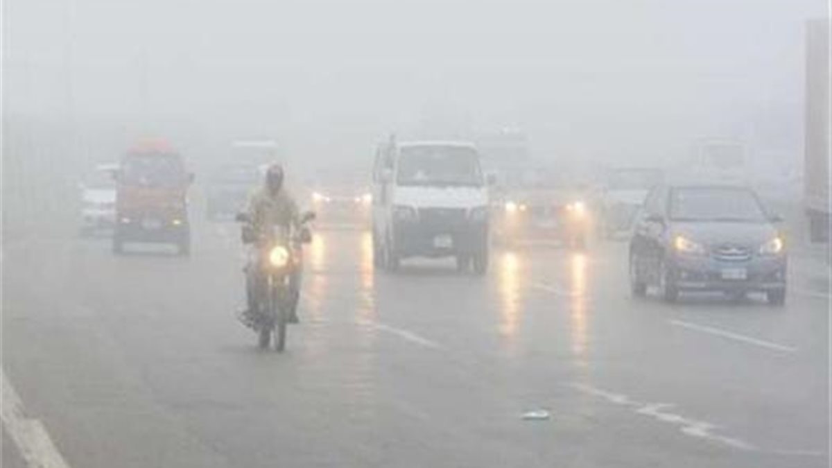 الأرصاد تحذر السائقين.. شبورة مائية كثيفة على الطرق السريعة والزراعية صباح السبت
