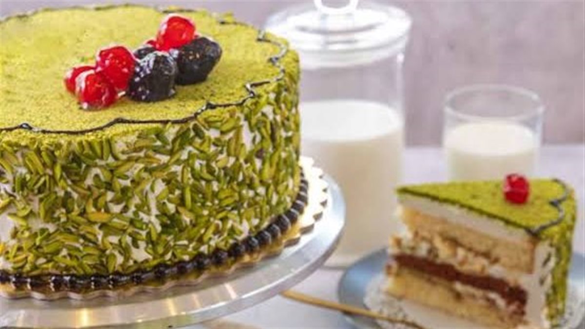 مذاق لا ينسى.. طربق تحضير كيك كريمة الفستق في المنزل