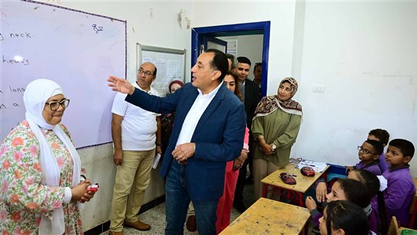 مديرة مدرسة محمد حافظ الابتدائية لـ مدبولي: سلمنا الكتب لجميع الطلاب