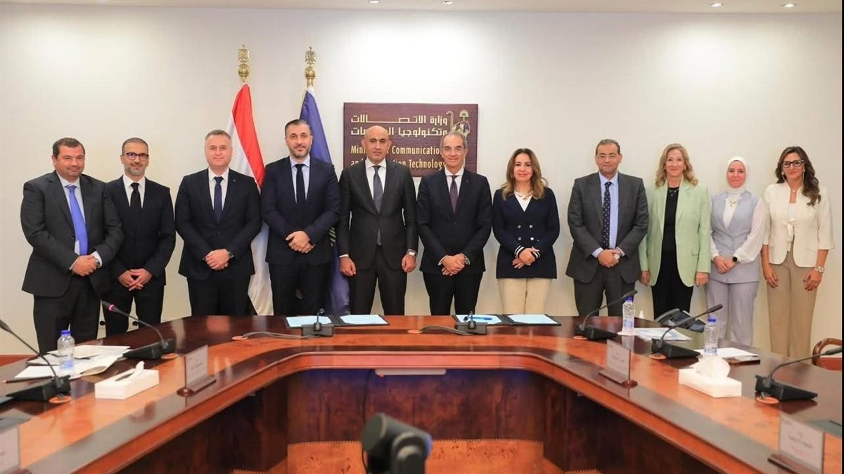 نظام جديد يجمع بين الحضور والتعلم الإلكترونى